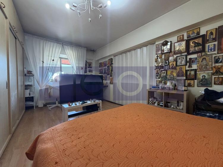 Apartament cu 4 camere semidecomandat în Central