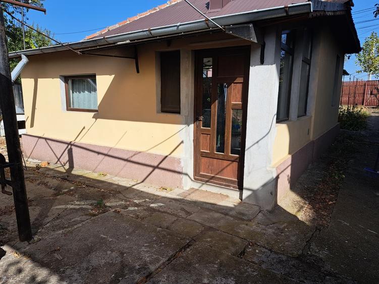 Casă cu 4 camere cu Garaj în Central