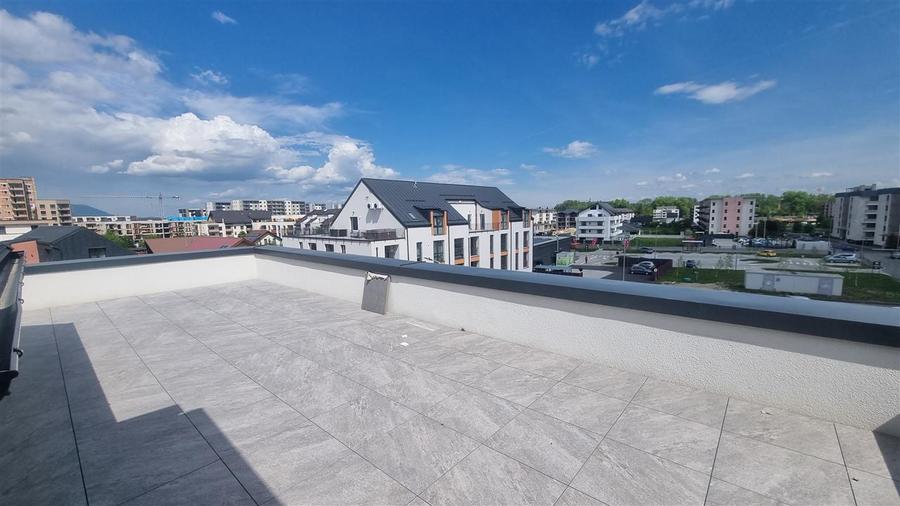 Apartament cu 3 camere decomandat în Tractorul