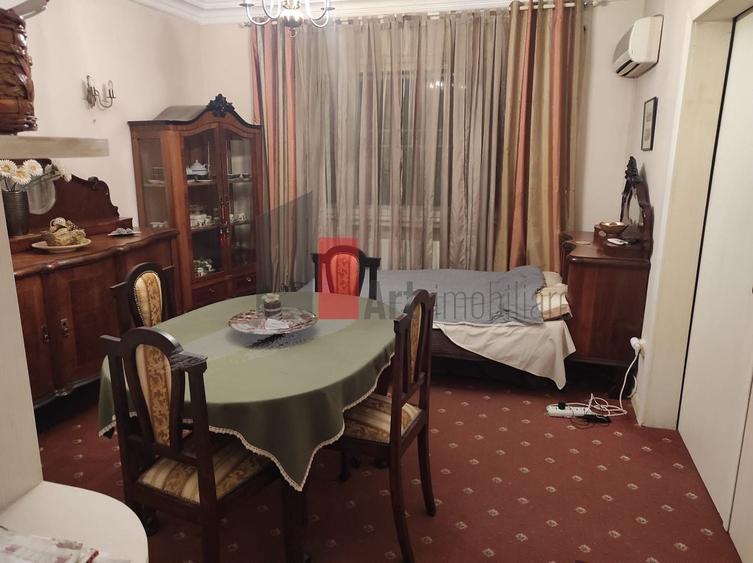 Apartament cu 3 camere semidecomandat în Universitate