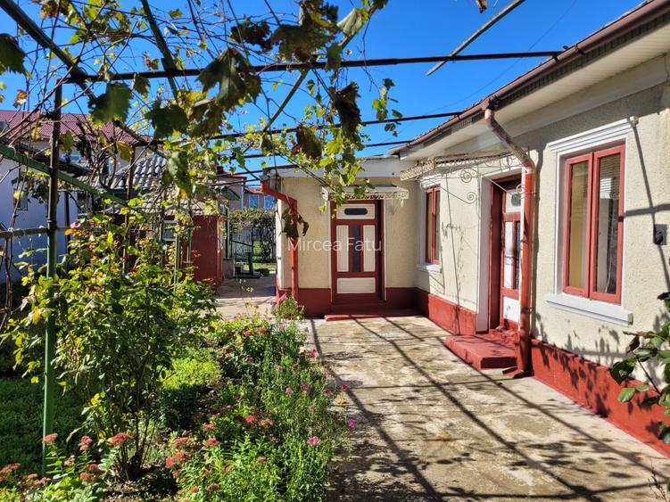 Techirghiol - teren 750 mp cu casa batraneasca