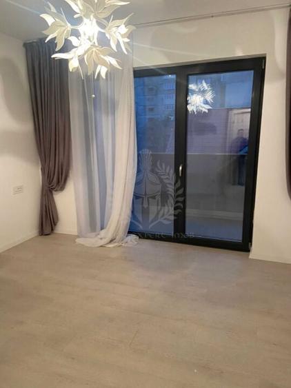 //2 CAMERE//CENTRAL// - 6