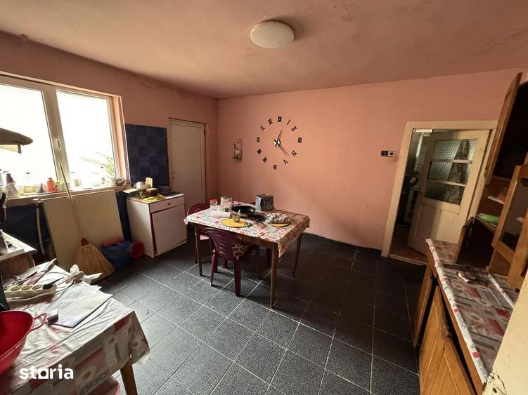 Casa 3 camere cu 3 ari teren , zona 14 Mai - 12