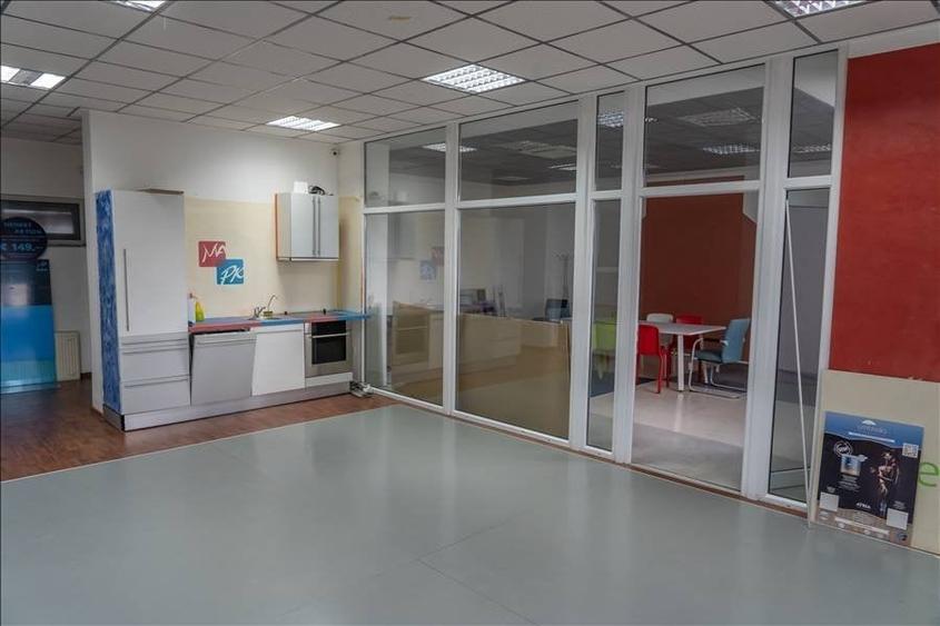 Birouri cu intrare din strada langa aeroport - 6