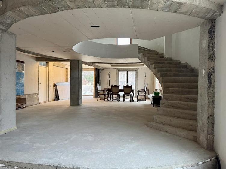 Vila S+P+1+M / Pipera Central / Drumul Potcoavei / comision 0 - 2