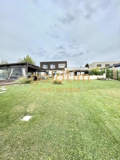 VILA SUPERBA/MOBILATA/UTILATA/PISCINA/CURTE 3000 MP/IESIRE LA LAC - 2