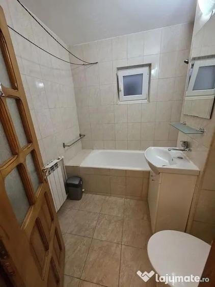 De inchiriat apartament cu 3 camere Micro 17, 343 euro - 2