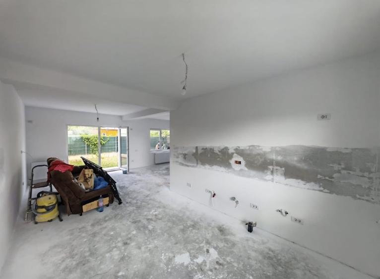 Casă cu 4 camere cu Teren 220 Mp în Berceni