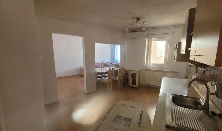 Aparatament 3 camere  decomandat , zona  Cetate - 2