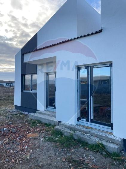 Casa / Vila cu 3 camere de vanzare - 8