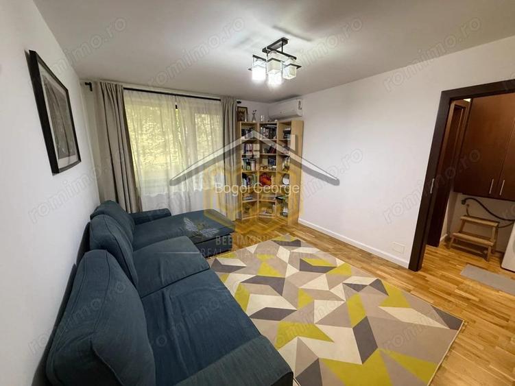 Apartament cu 3 camer, semidecomandat, in cartierul Rovine