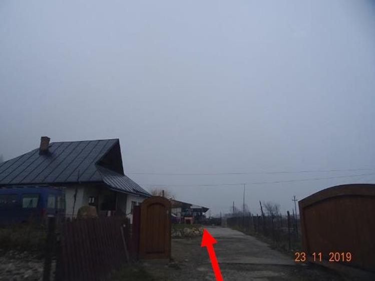 Teren intravilan 1.000 mp + hala debitare si hala prelucrare lemn - 2