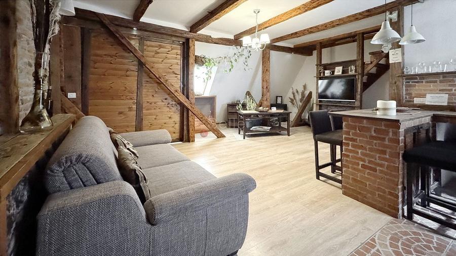 Investitie in Centrul Istoric: Apartament + Pivnita (Crama) - 1