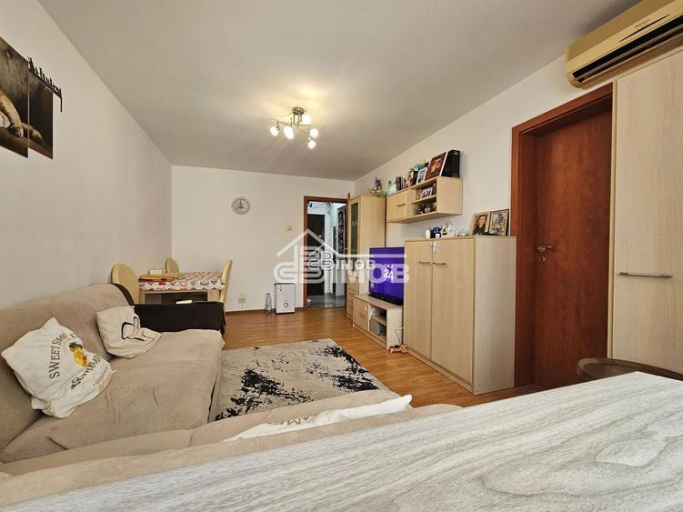 Apartament cu 3 camere, mobilat în Micro 8