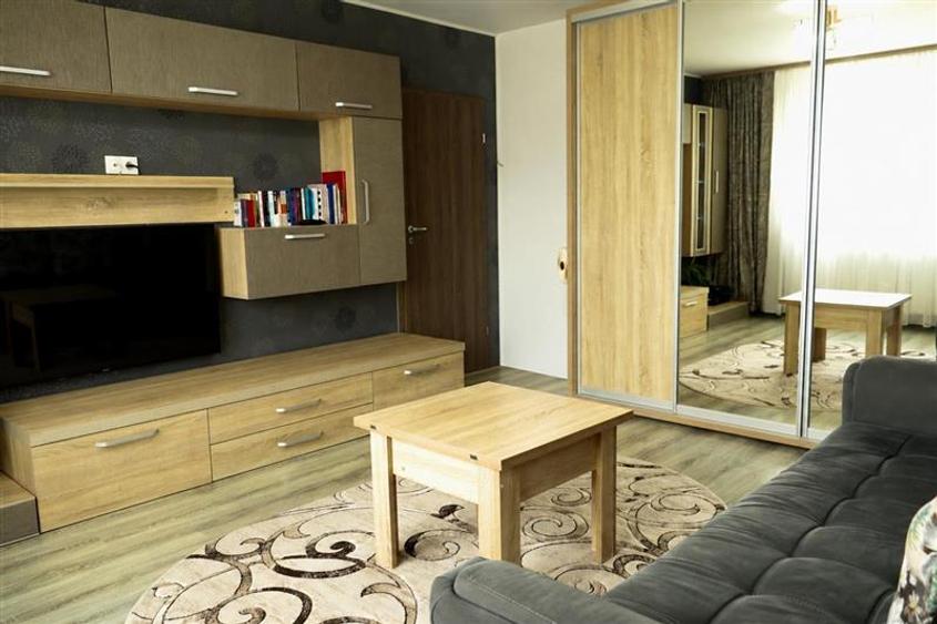 Apartament cu 2 camere decomandat, mobilat în Central