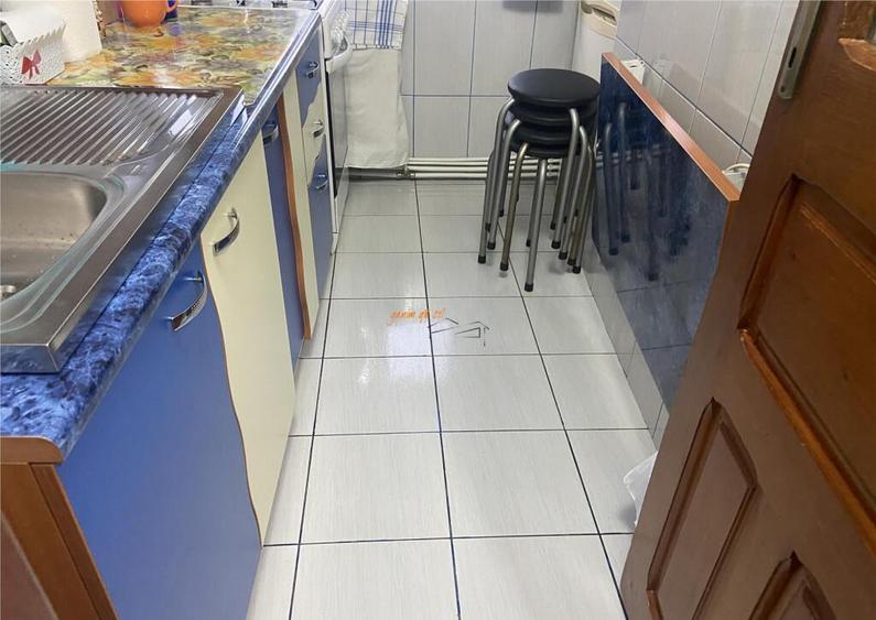 Apartament 3 camere , zona cartier Sud ,et 2/4 , decomandat - 2