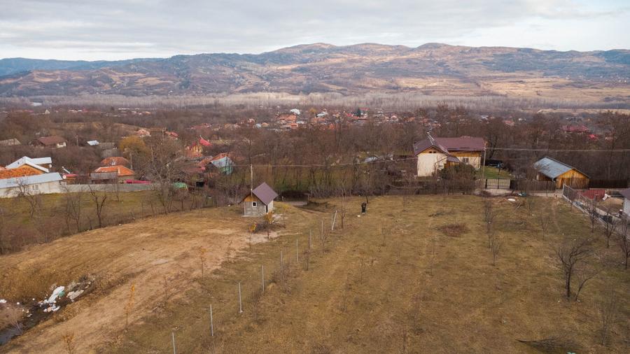 Teren cu suprafața de 5100mp amplasat într-o zonă superbă de munte - 4