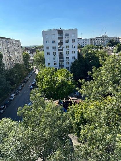 Apt 3cam renovat  69mp, dotat cu  CT, AC , an 1985  etaj 7/8, mobilat