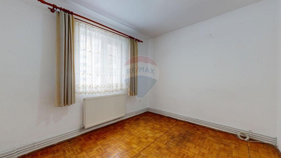 De vânzare: 2 camere, baie cu geam, etaj 2 - 9