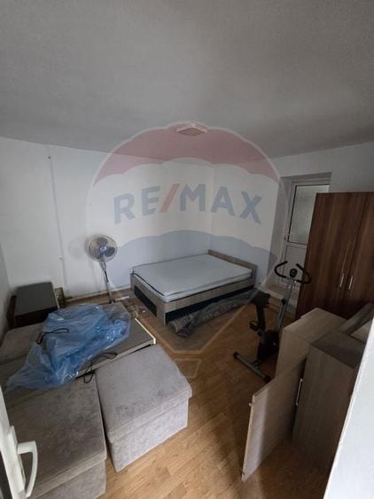 Ansamblu casa de locuit, hala productie ,spatiu de birouri si teren - 5