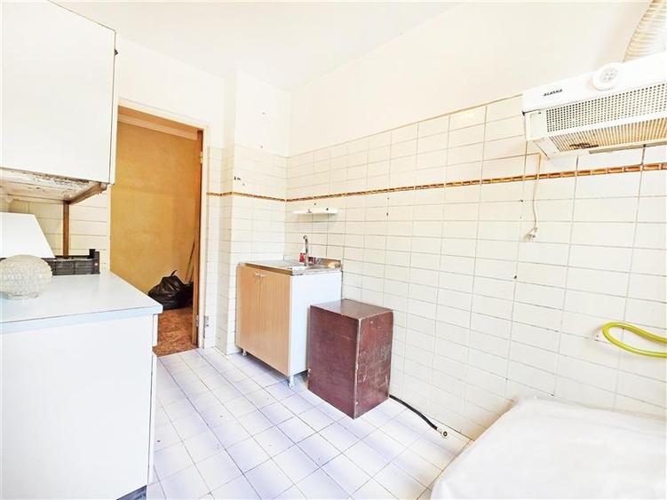 Apartament cu 4 camere decomandat în Drumul Taberei