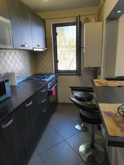 Apartament 3 camere ideal familie, renovat, mobilat,langa scoala/gradi - 1