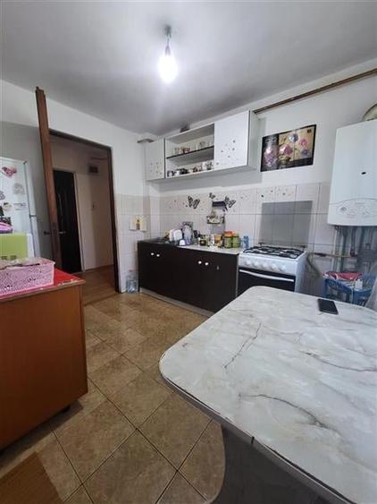 Apartament 3 Camere, Decomandat etaj 2 din 3 - 1