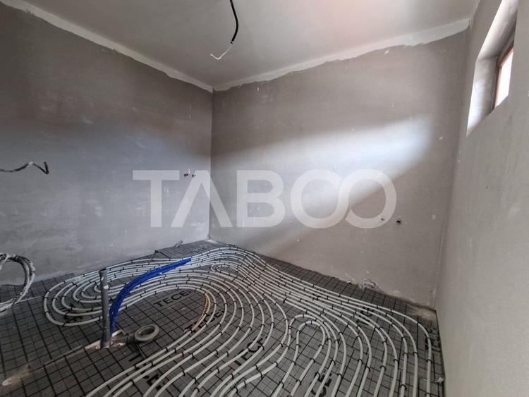 Casa individuala de vanzare cu teren, terasa, garaj si curte Selimbar - 21