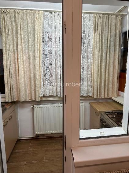 Prrietar,închiriez în zona Ciupercă,apartament cu 2 camere,decomandat,amenajat,. Prrietar,închiriez în zona Ciupercă,apartament cu 2 camere,decomandat,amenajat,.