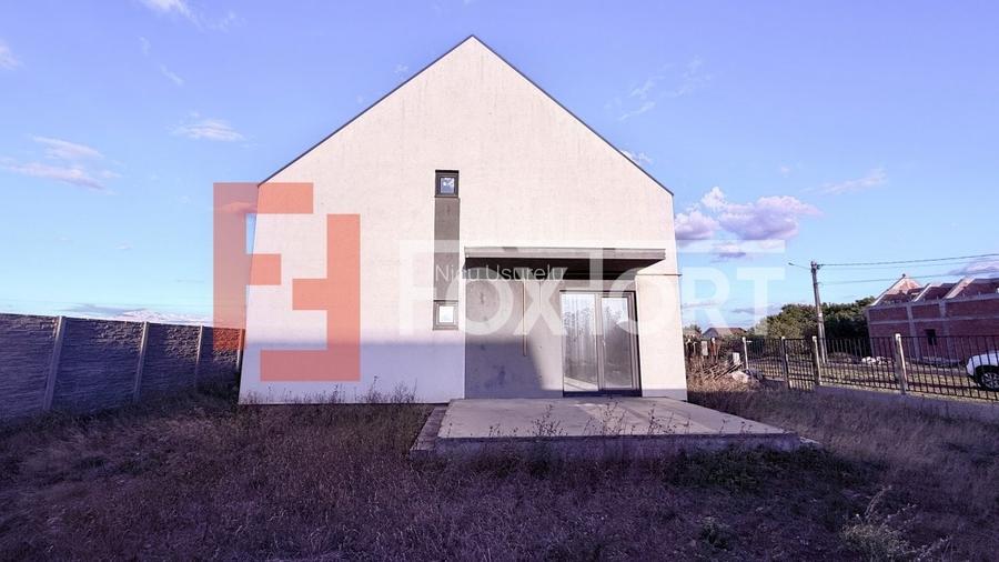 Casa tip triplex, cu 4 camere, de vanzare in Sanandrei.