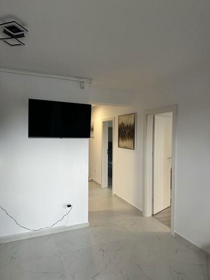 Inchiriez apartament 3 camere - 4