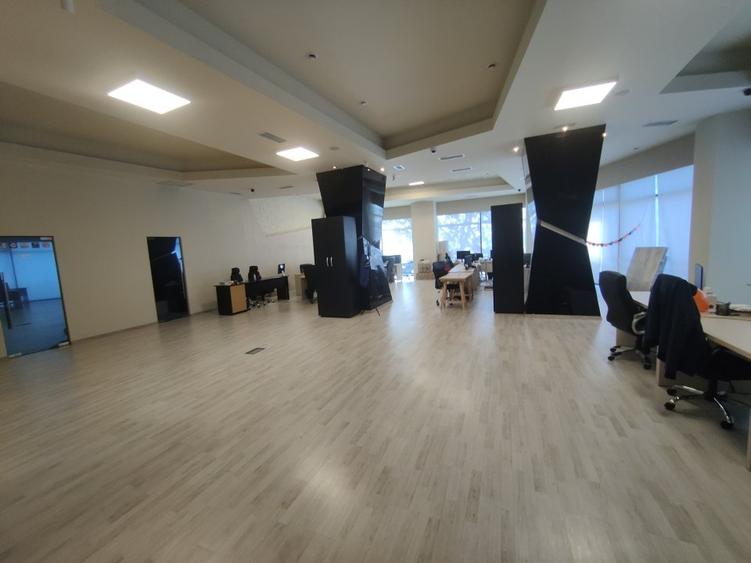 PIATA IANCULUI - metrou spatiu birouri stradal 562 mp - 1