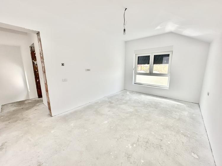 Duplex cu 4 camere cu Canalizare în Moșnița Veche