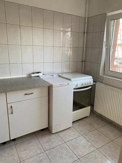 Inchiriez garsoniera cu contract ANAF, decomandata, situata in Drumul Sarii in bloc mixt de 4 etaje - 1