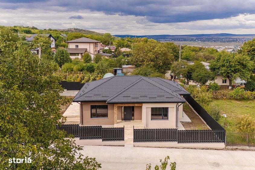 Casă cu 4 camere în Tomești