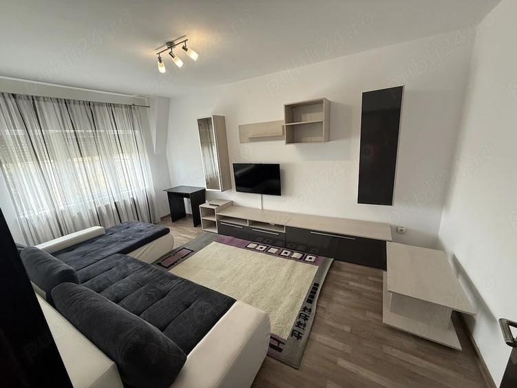 Apartament cu 3 camere decomandat în Girocului