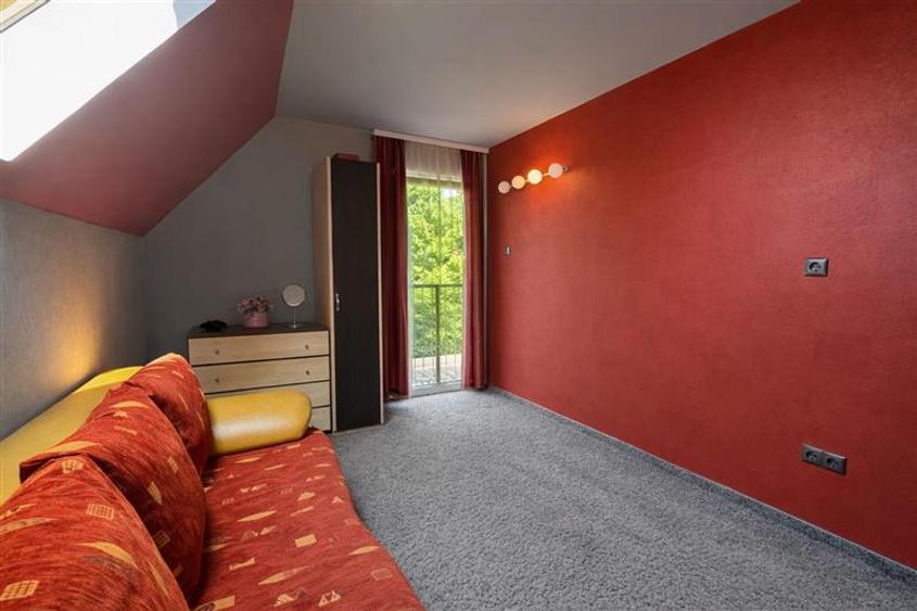 Casa nordica luminoasa, gata de mutat, garaj cald,spatiu de poveste la mansarda, - 3