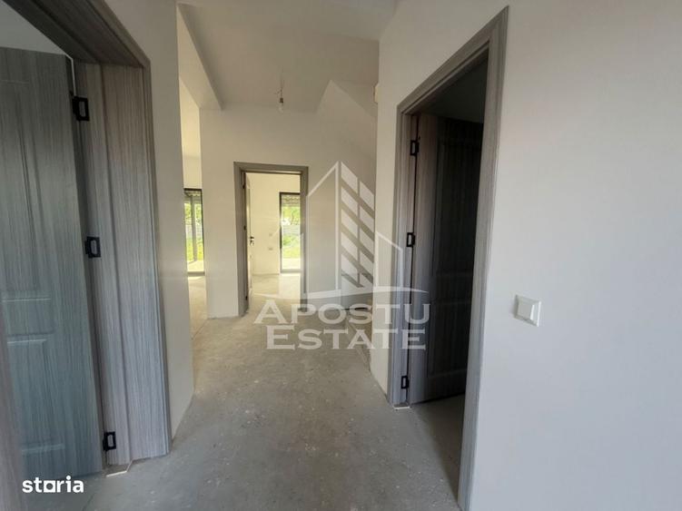Casă cu 4 camere în Sânandrei