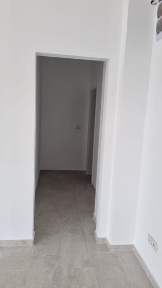 Spatiu comercial de inchiriat pretabil pentru multiple destinatii : salon de inf - 7