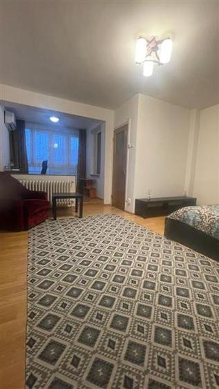 Dristor, garsoniera luminoasa in bloc mixt - 3