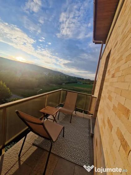Apartament cu 4 camere decomandat în Central