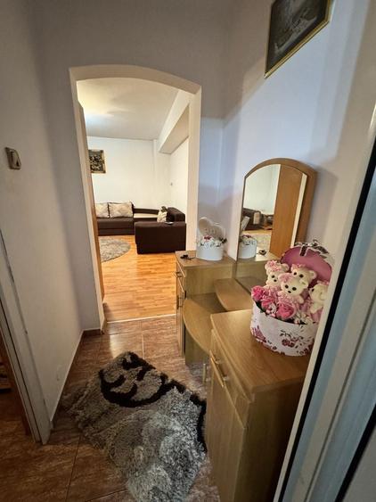 Apartament cu 2 camere semidecomandat în Valea Călugărească