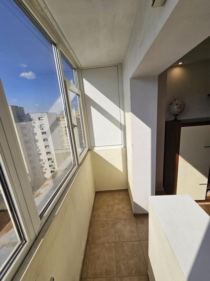 Apartament cu 3 camere semidecomandat, mobilat în Iancului