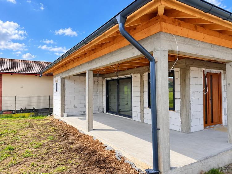 Casă individuală cu 3 camere cu Teren 600 Mp în Solovăstru