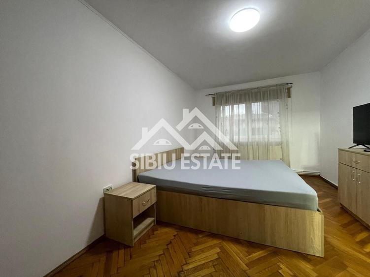 Apartament cu 3 camere decomandat, mobilat în Central
