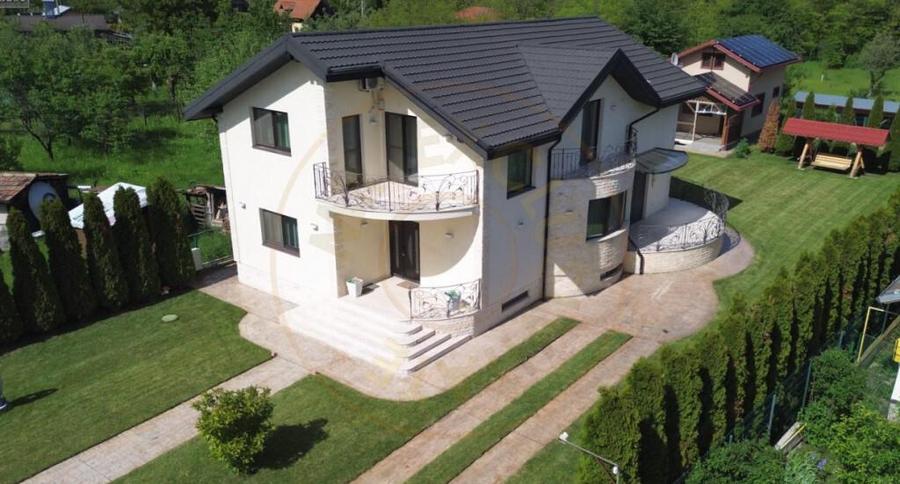 Cornu de Jos Doua case moderne, crama la subsol, prosumato - 15