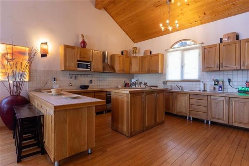 Exclusivitate! Col? de Rai: Casa arhitectura deosebita, cu acces direct la rau, - 9