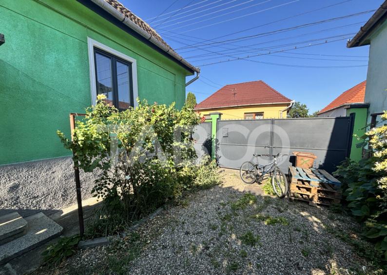 Casa de vanzare cu 3 camere si gradina in zona Turnisor Sibi - 1