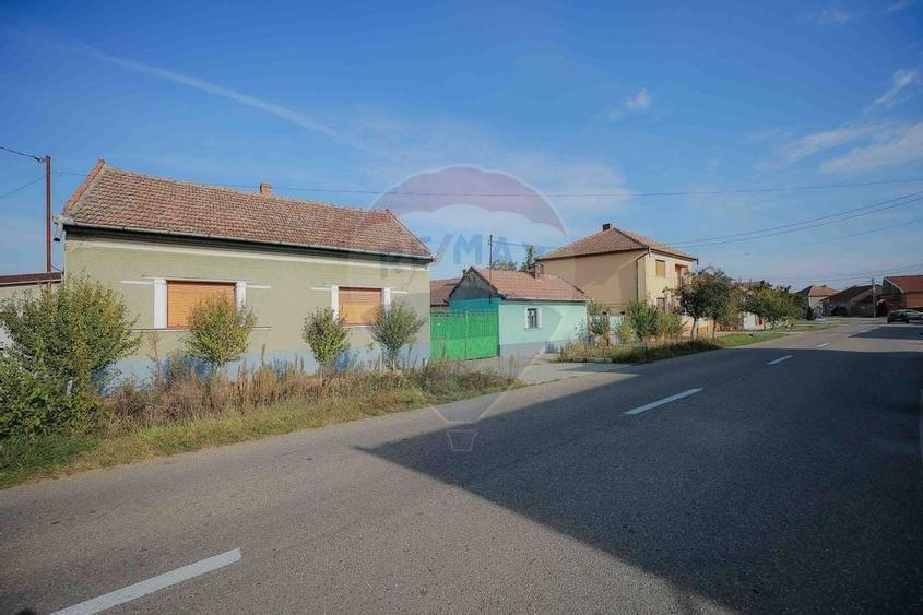 De vanzare casa cu teren de 3036 mp in Bors - 3