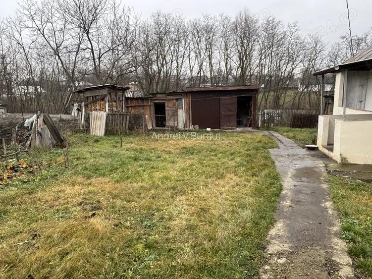 Vand casa cu gradina